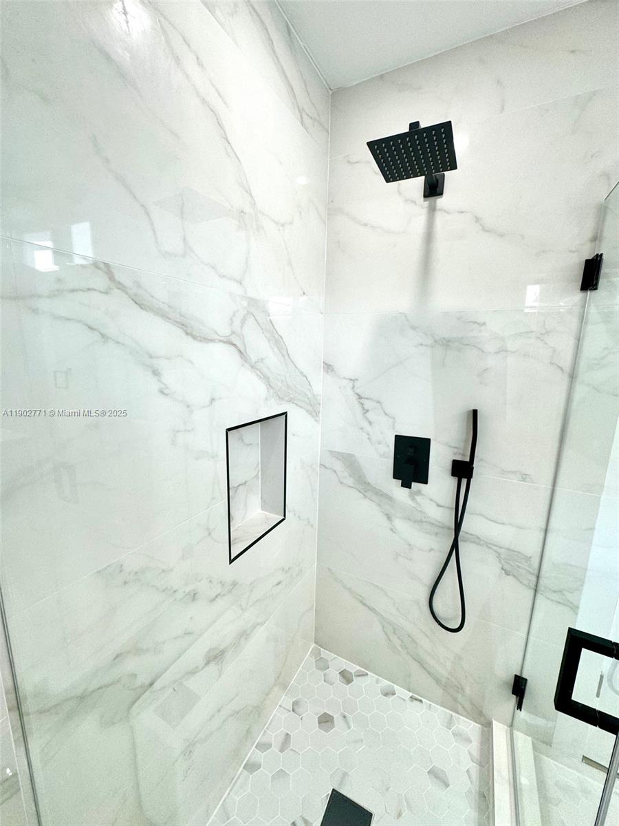 HOLLYWOOD HILLS - Residential Lease