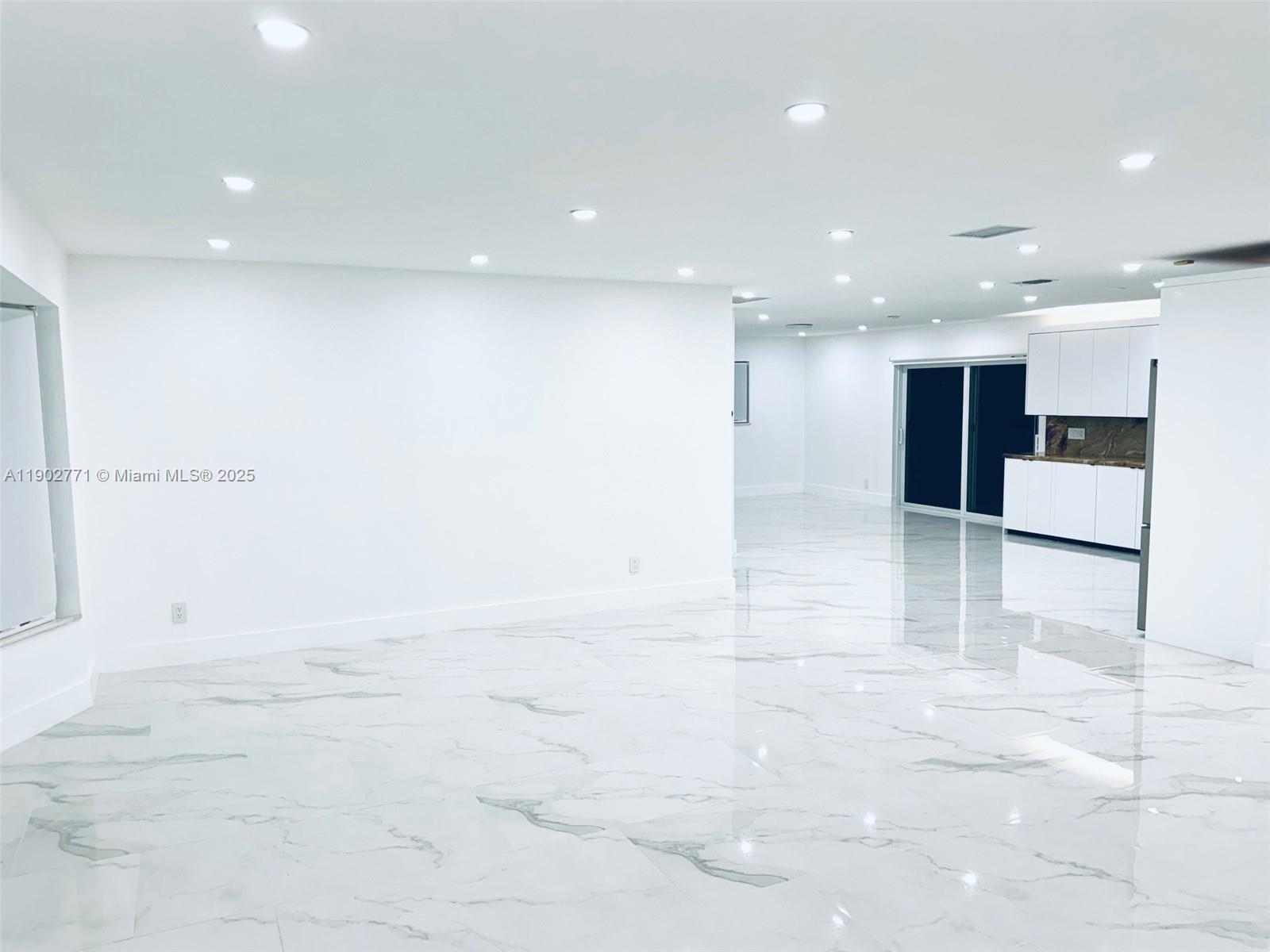 HOLLYWOOD HILLS - Residential Lease