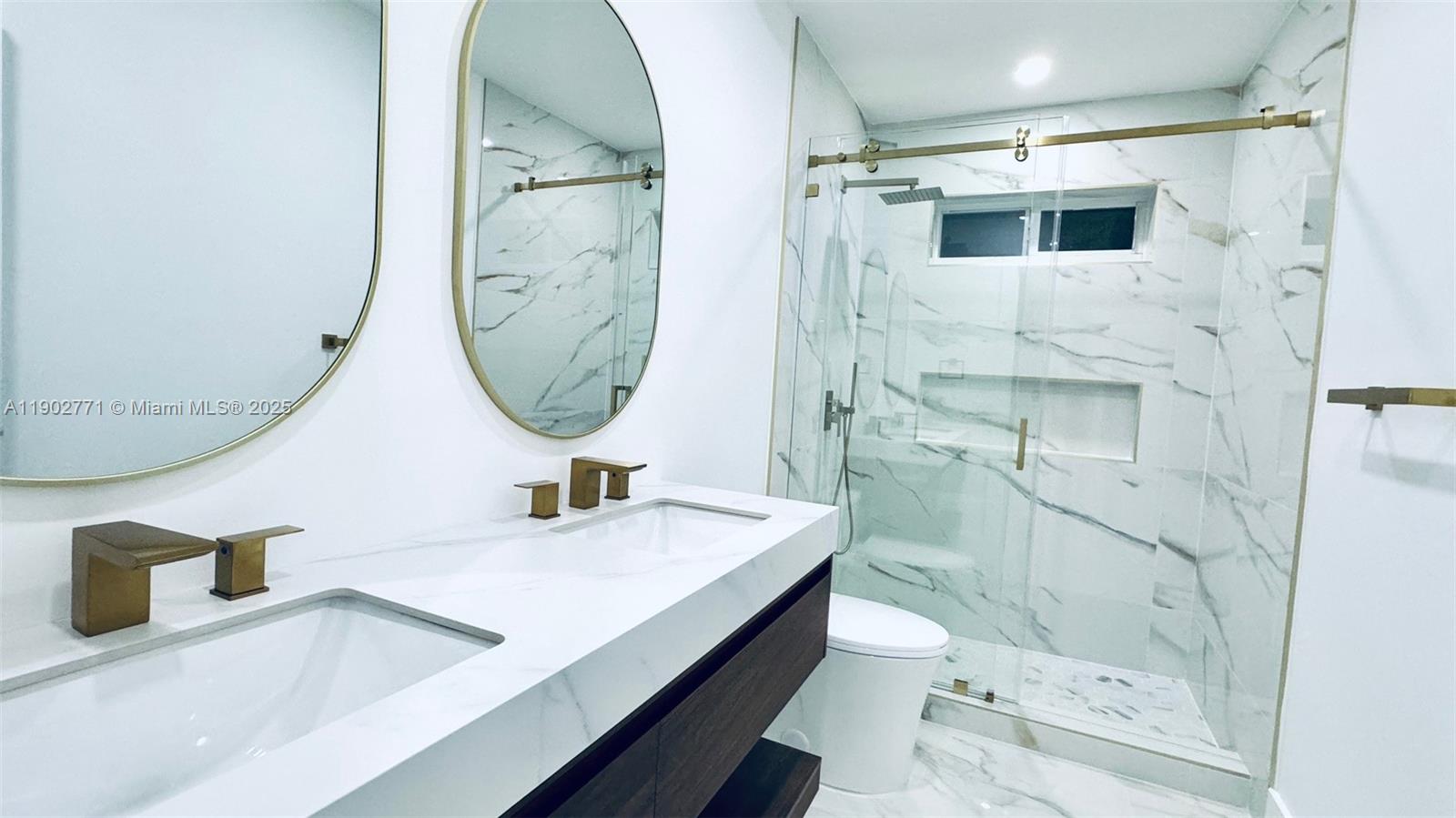 HOLLYWOOD HILLS - Residential Lease