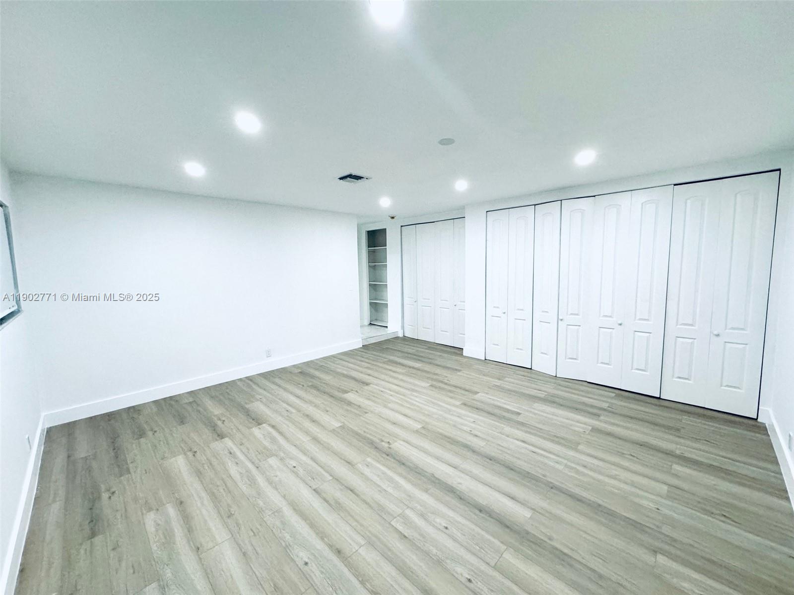 HOLLYWOOD HILLS - Residential Lease