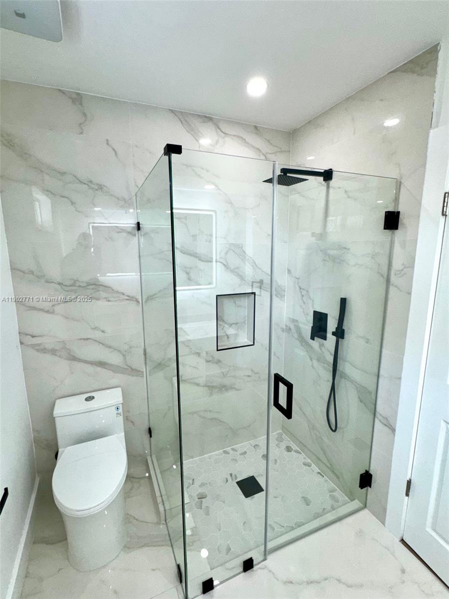 HOLLYWOOD HILLS - Residential Lease