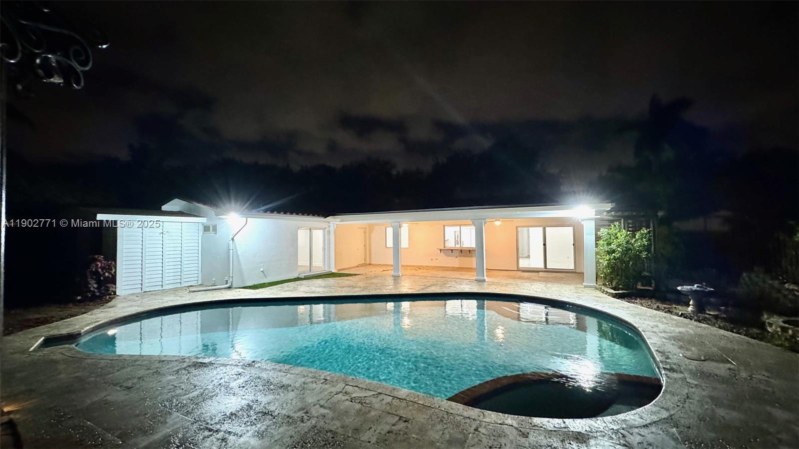 HOLLYWOOD HILLS - Residential Lease