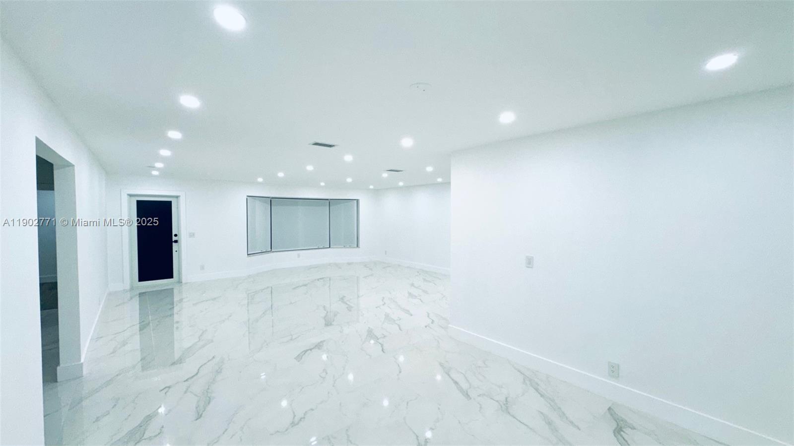 HOLLYWOOD HILLS - Residential Lease