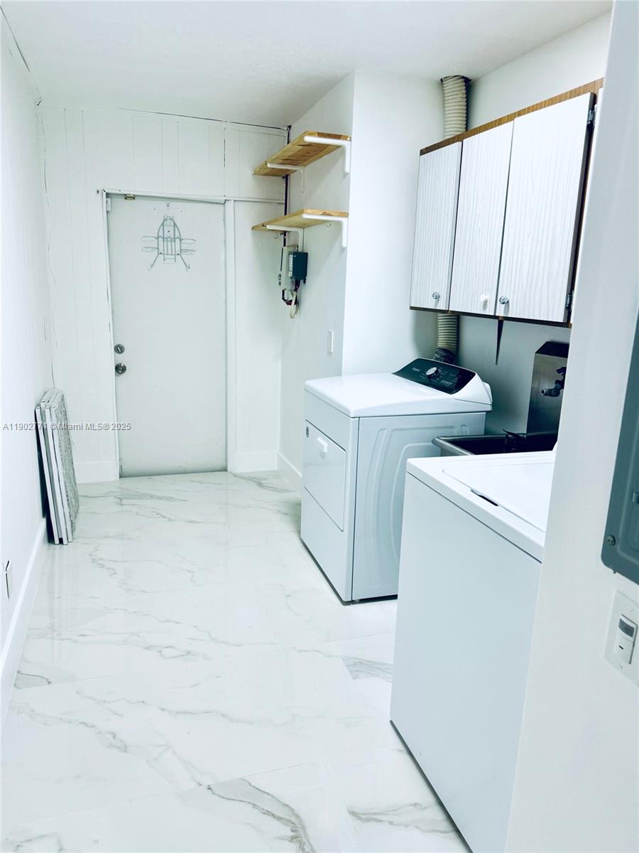 HOLLYWOOD HILLS - Residential Lease