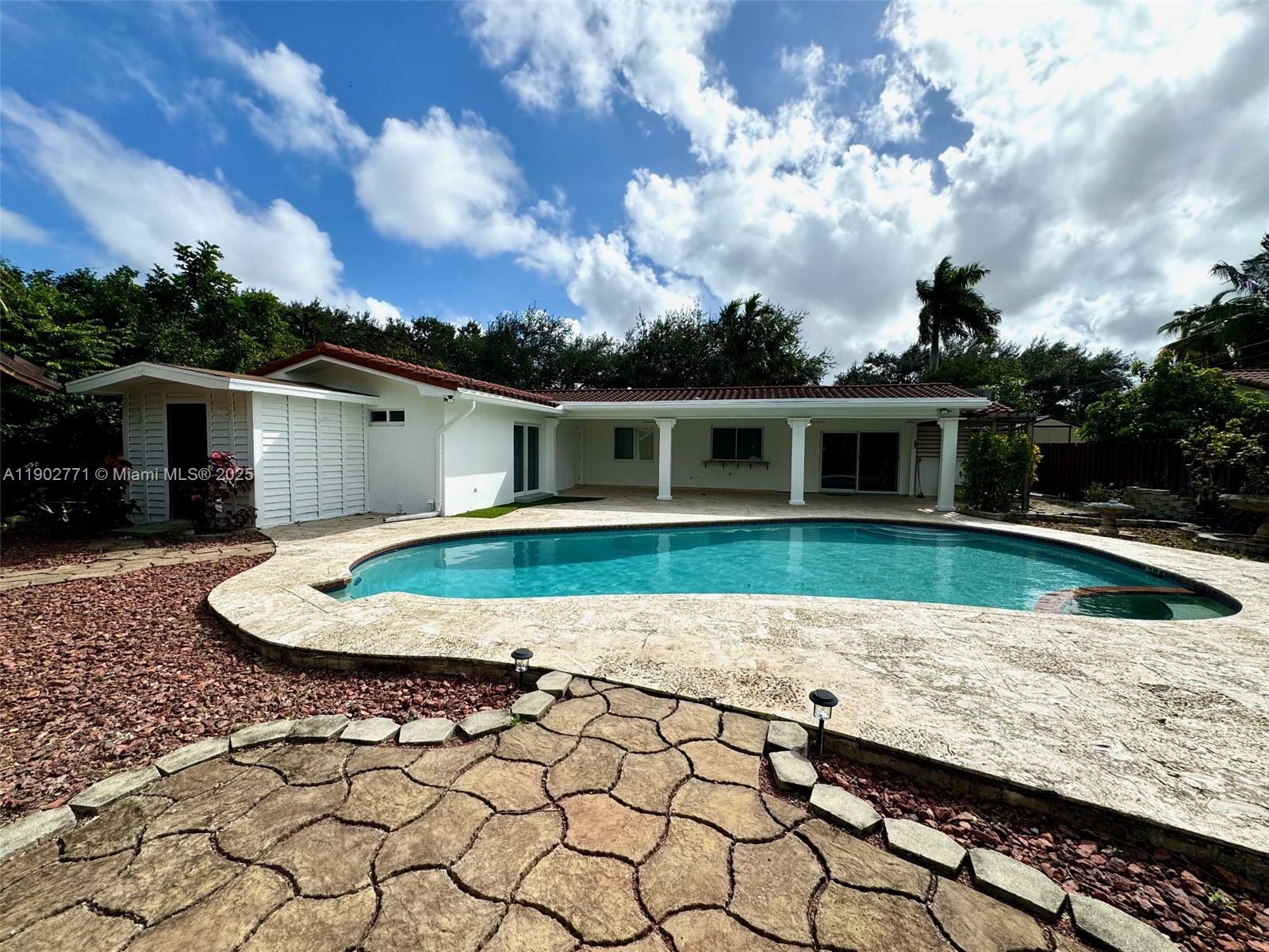 HOLLYWOOD HILLS - Residential Lease