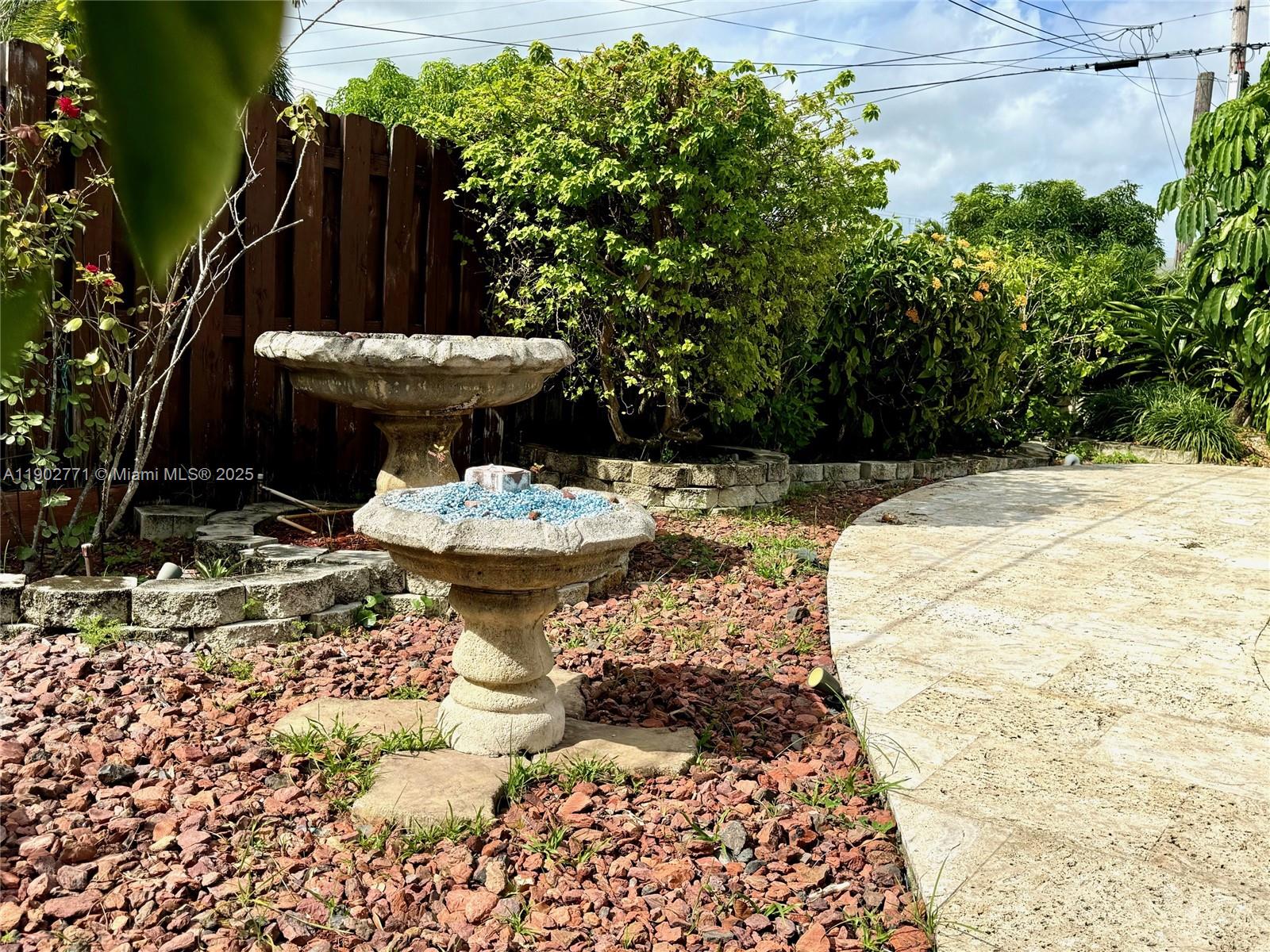 HOLLYWOOD HILLS - Residential Lease