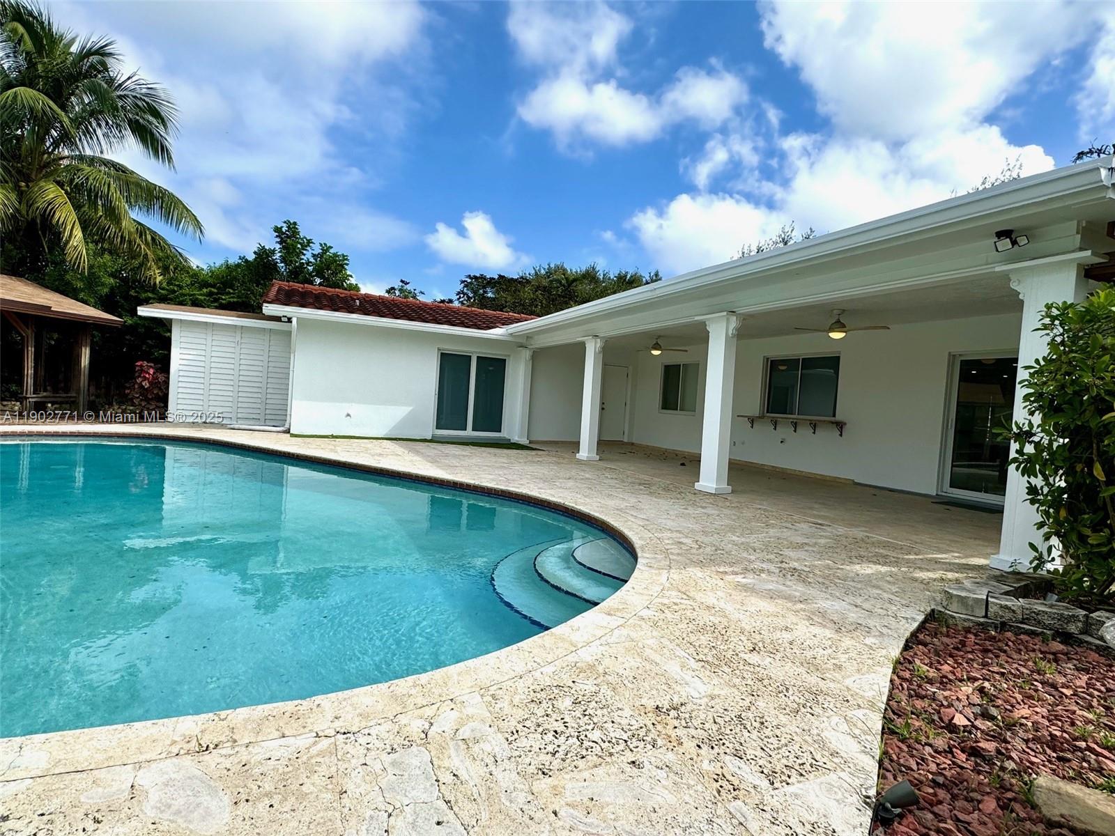 HOLLYWOOD HILLS - Residential Lease