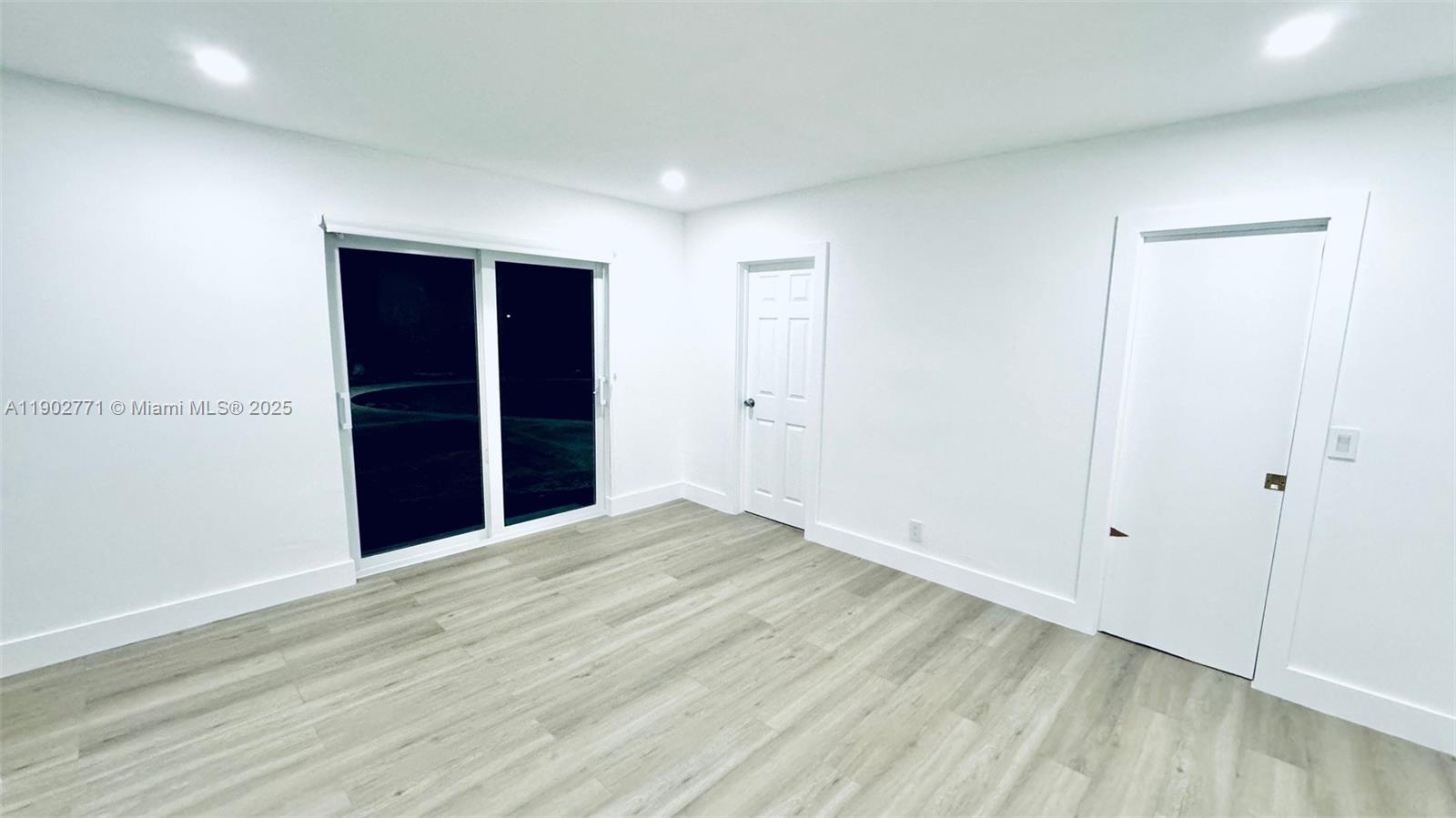 HOLLYWOOD HILLS - Residential Lease