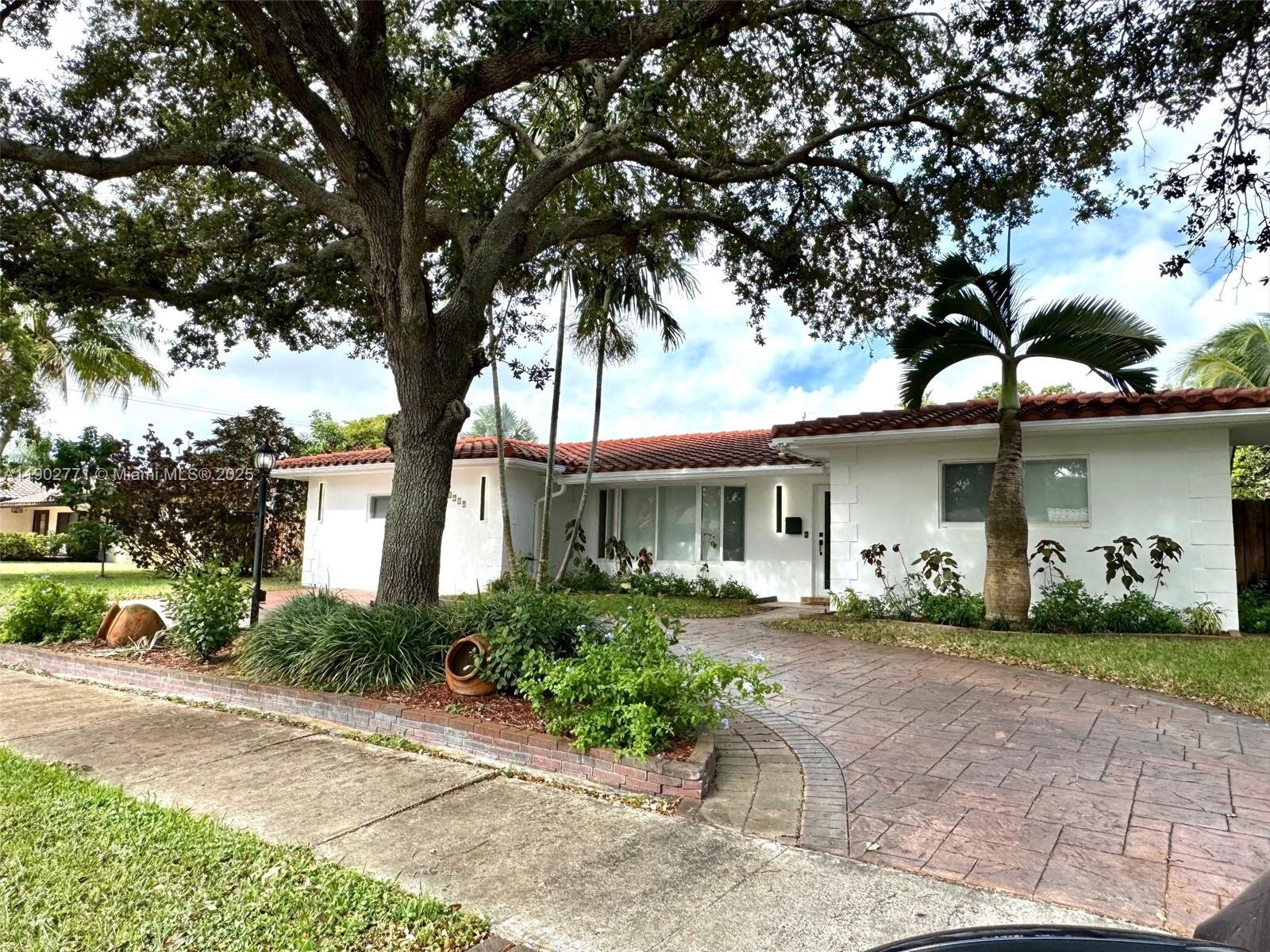 HOLLYWOOD HILLS - Residential Lease