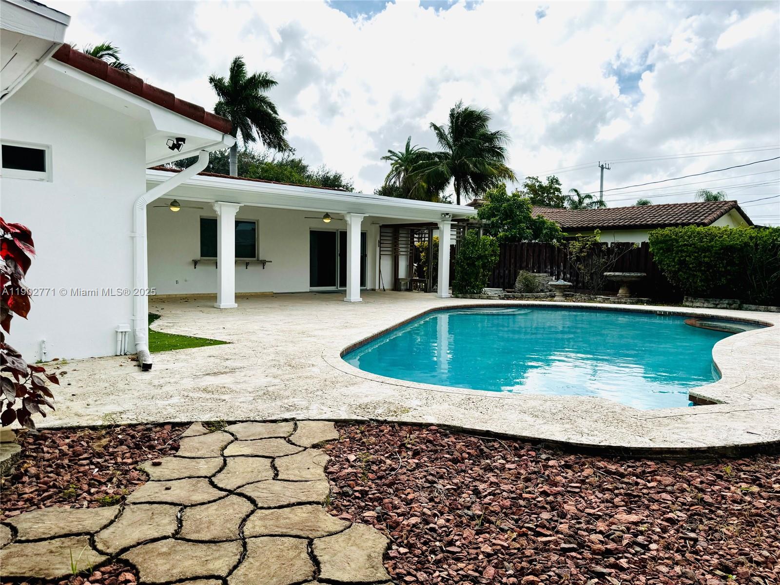 HOLLYWOOD HILLS - Residential Lease