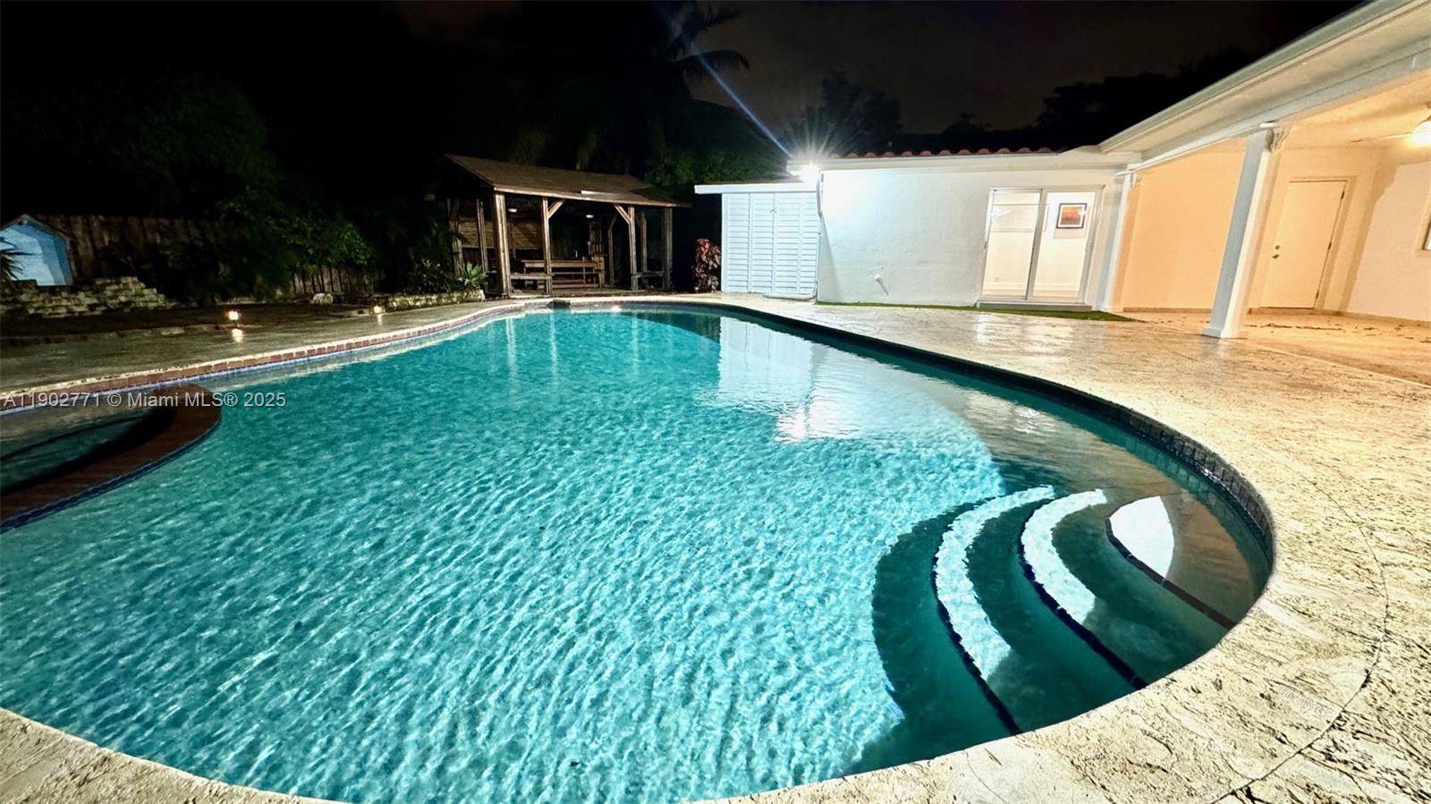 HOLLYWOOD HILLS - Residential Lease