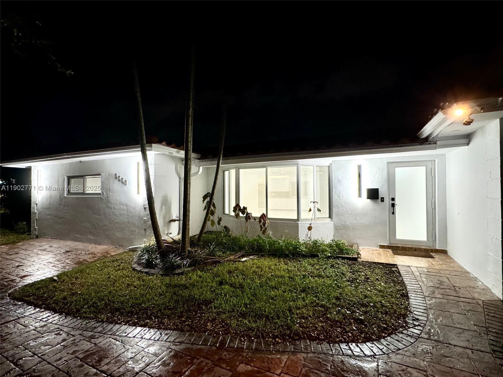 HOLLYWOOD HILLS - Residential Lease