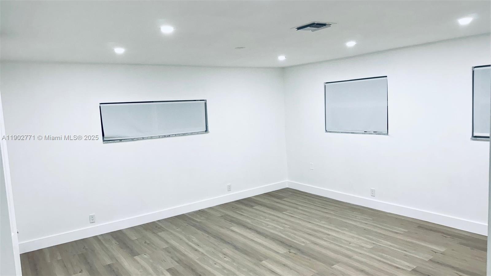 HOLLYWOOD HILLS - Residential Lease