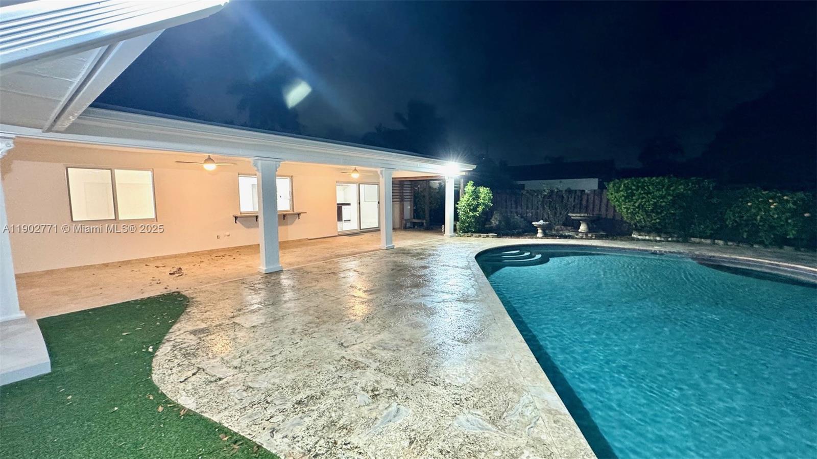 HOLLYWOOD HILLS - Residential Lease