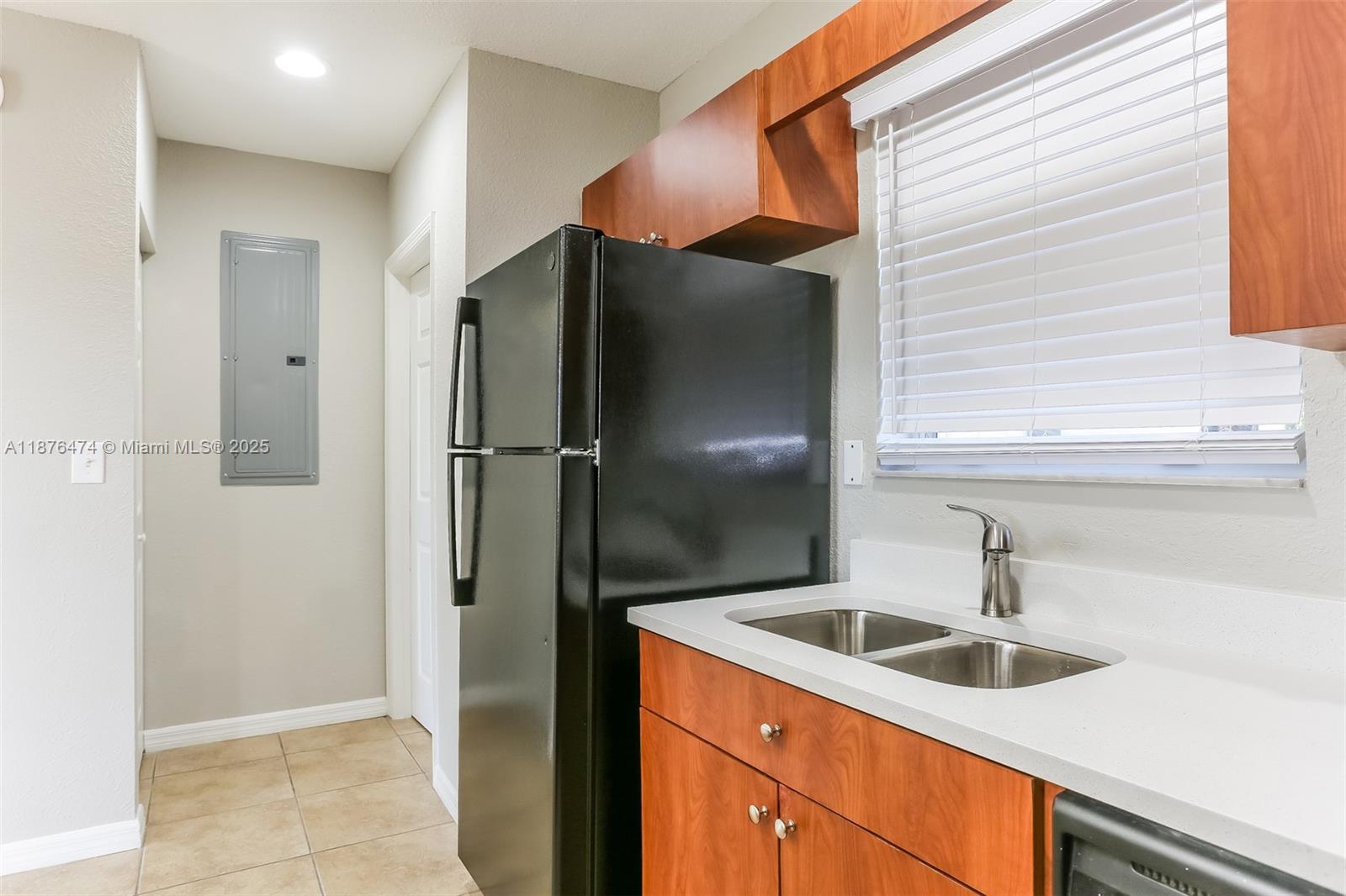 TOWN & COUNTRY ACRES - Residential Lease