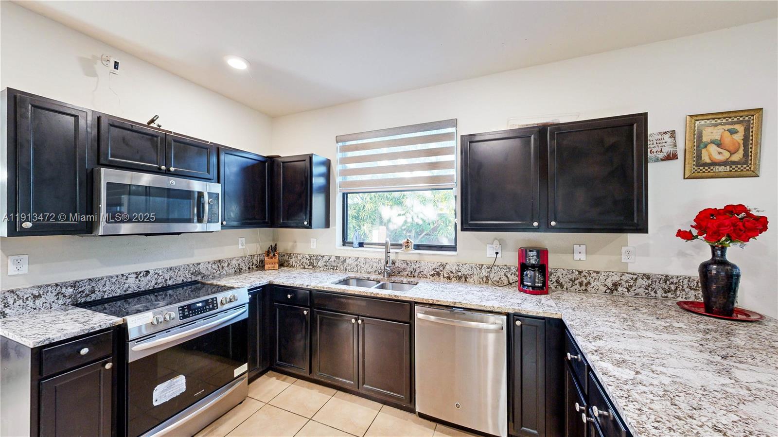 BAYWINDS OF DOMINICA AND - Residential