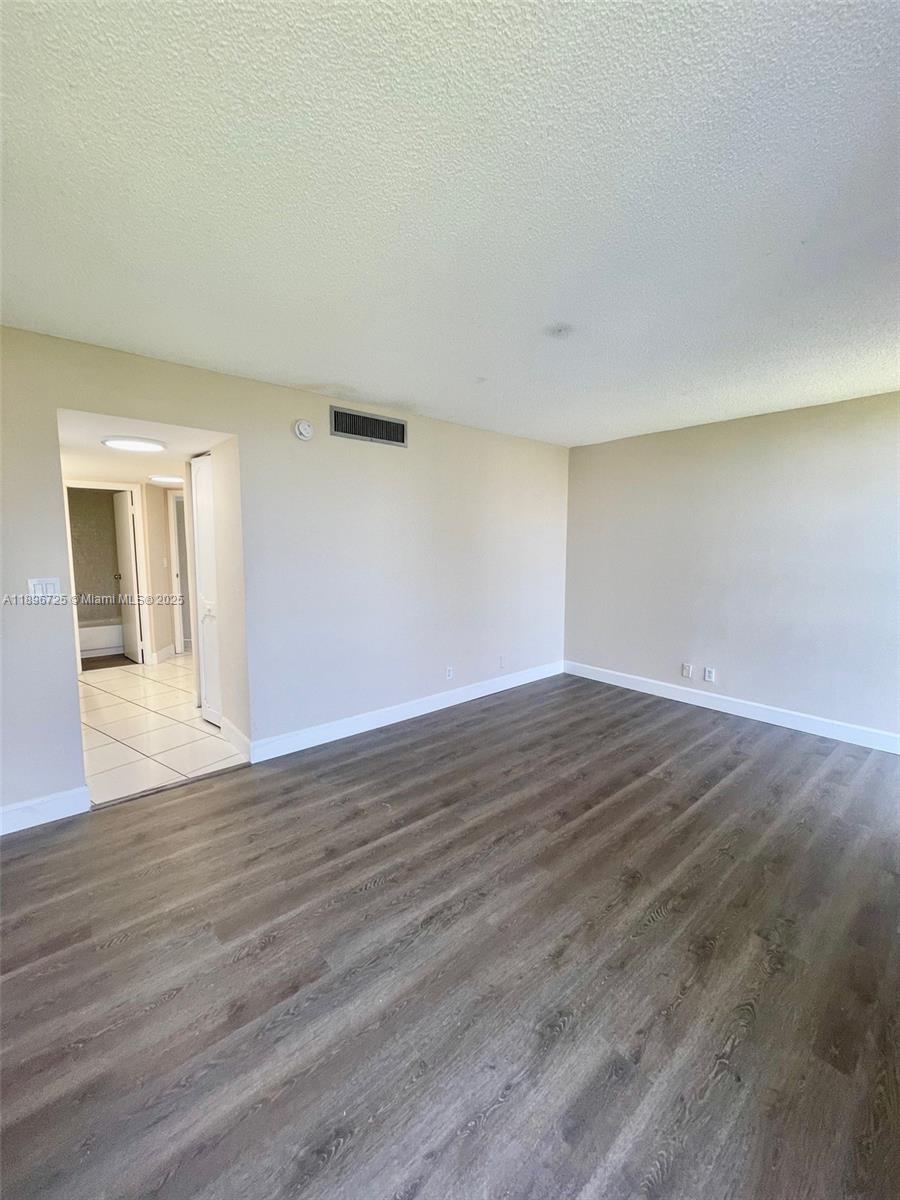 BISCAYA IV CONDO - Residential Lease