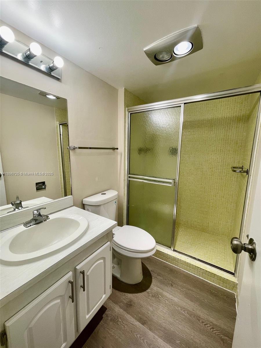 BISCAYA IV CONDO - Residential Lease