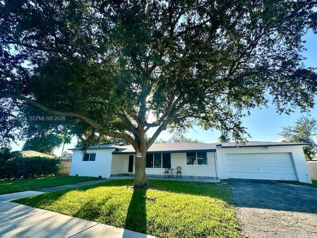 Photo of 628 SW 6th Ave, Hallandale Beach, FL 33009 (MLS # A11994963)