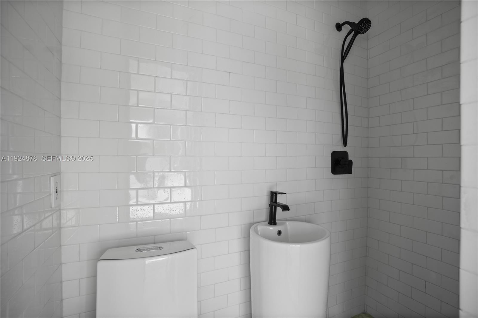 SAGA BAY SEC 1 PT 6 - Residential Lease