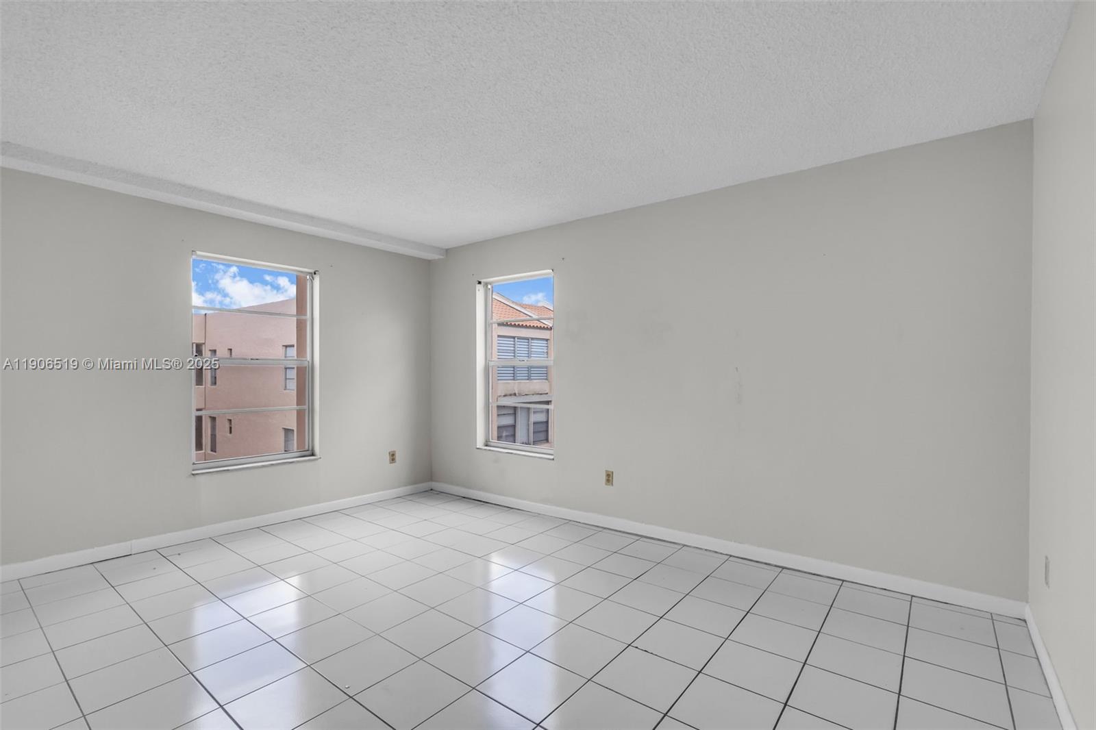 GRATIGNY PLAZA CONDO - Residential