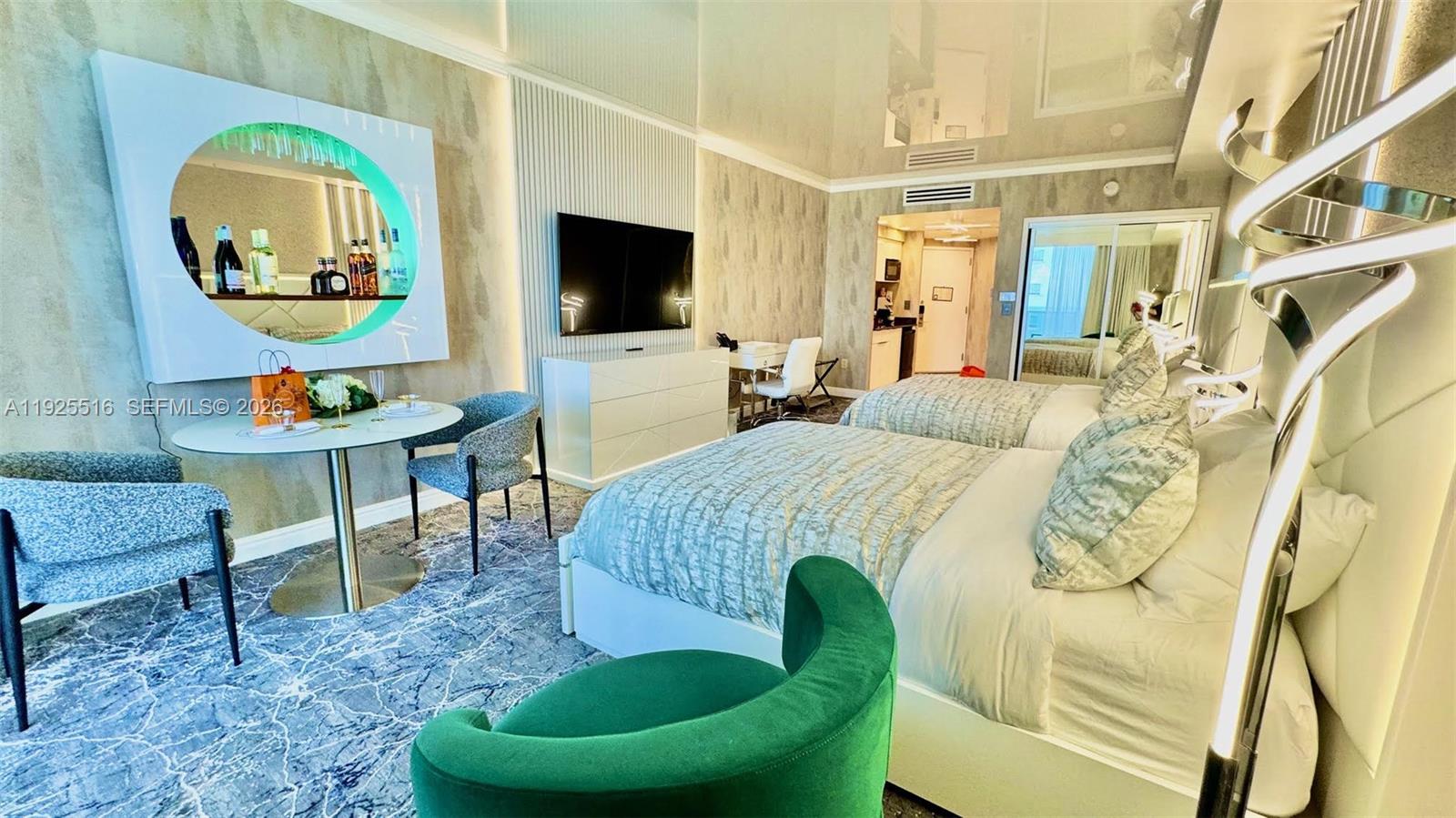 TRUMP INTERNATIONAL SONES - Residential