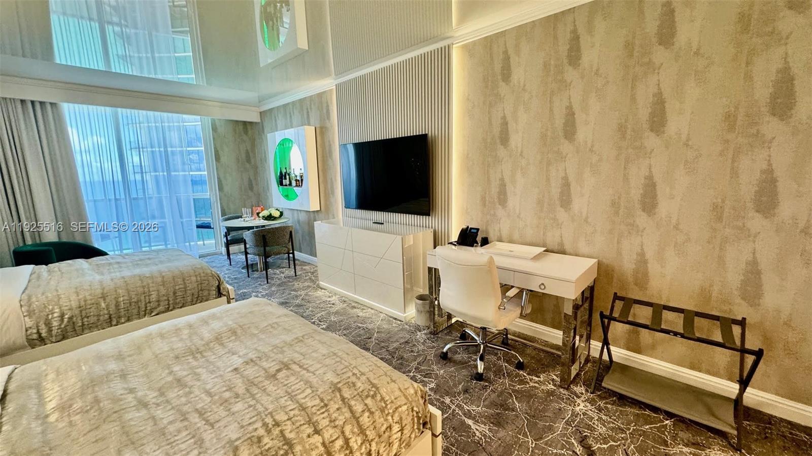 TRUMP INTERNATIONAL SONES - Residential