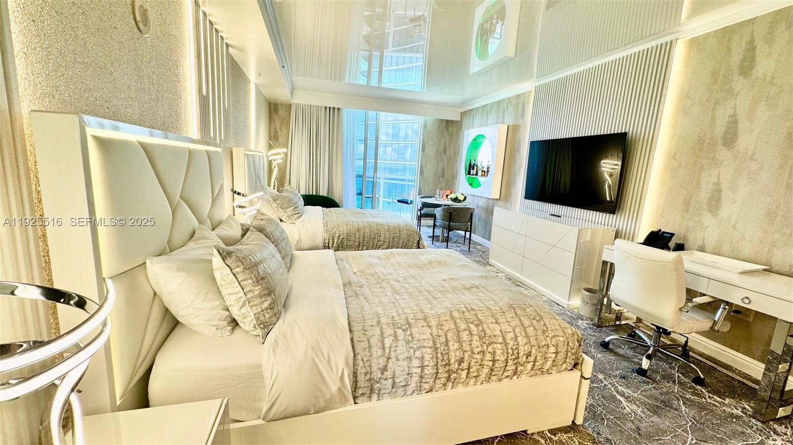 TRUMP INTERNATIONAL SONES - Residential