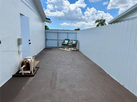 Tiny photo for 7525 Garfield St, Hollywood, FL 33024 (MLS # A12008881)