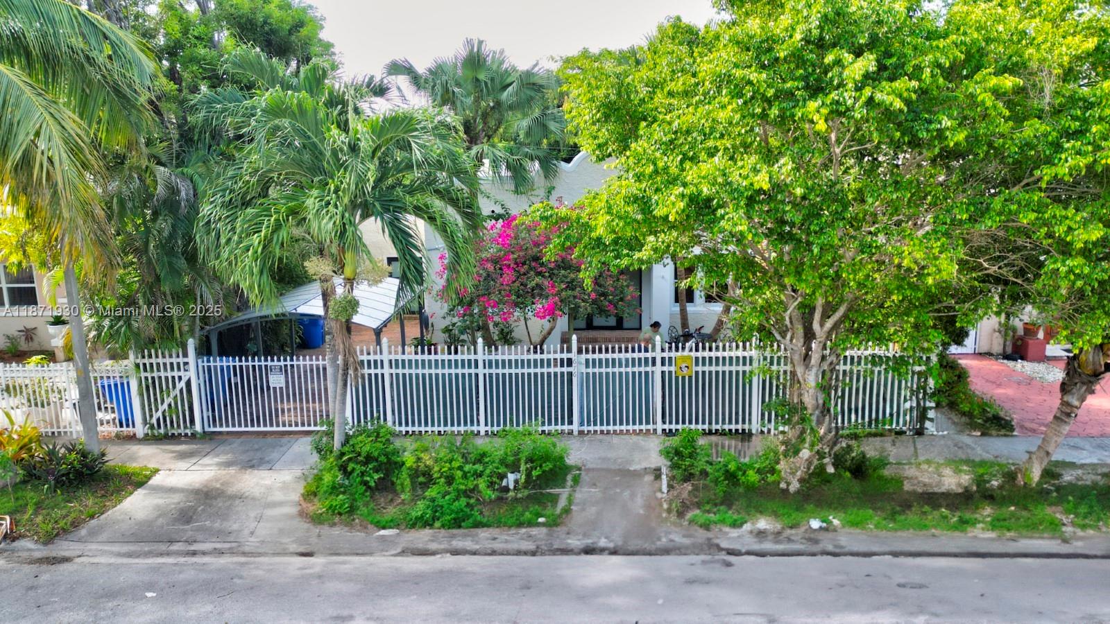 1676 SW 11th St