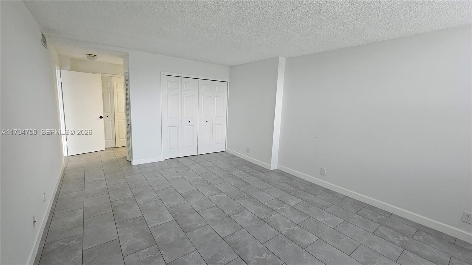 COUNTRY CLUB APTS AT - Residential