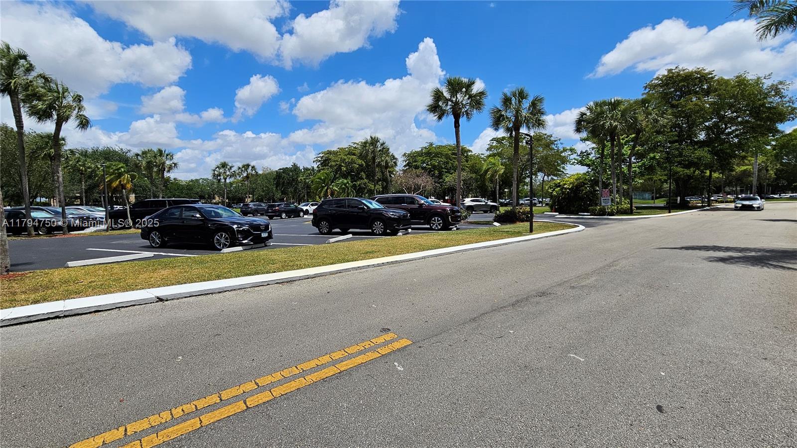 COUNTRY CLUB APTS AT - Residential