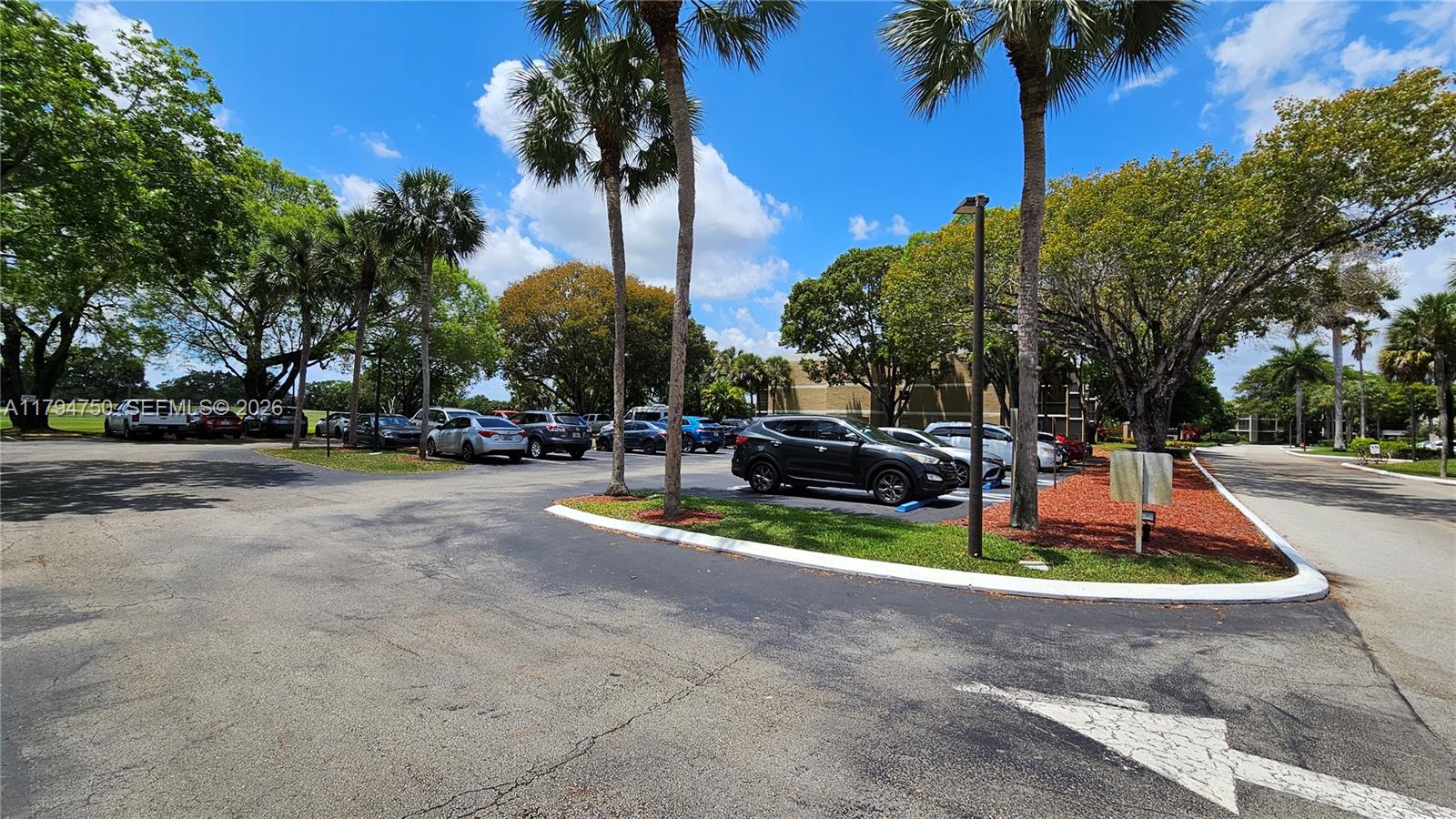 COUNTRY CLUB APTS AT - Residential