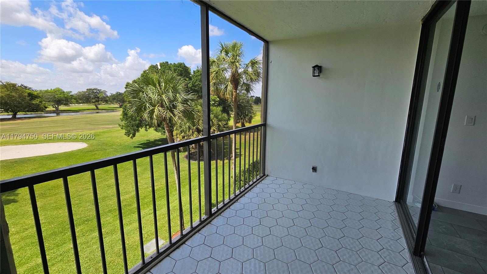 COUNTRY CLUB APTS AT - Residential