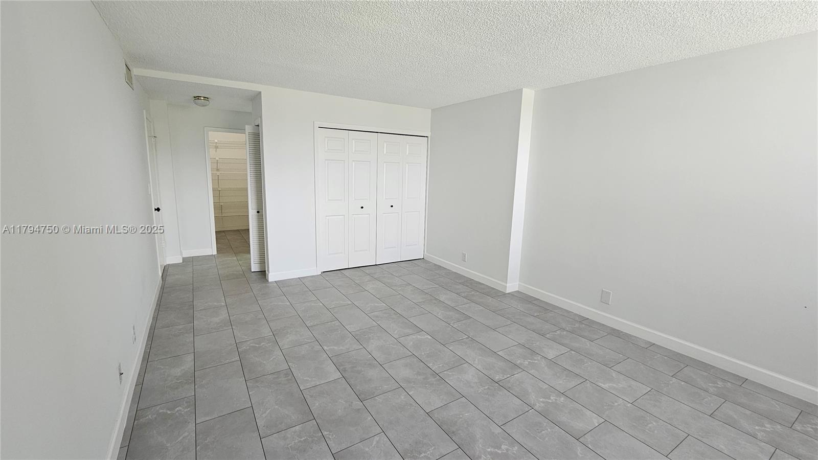 COUNTRY CLUB APTS AT - Residential