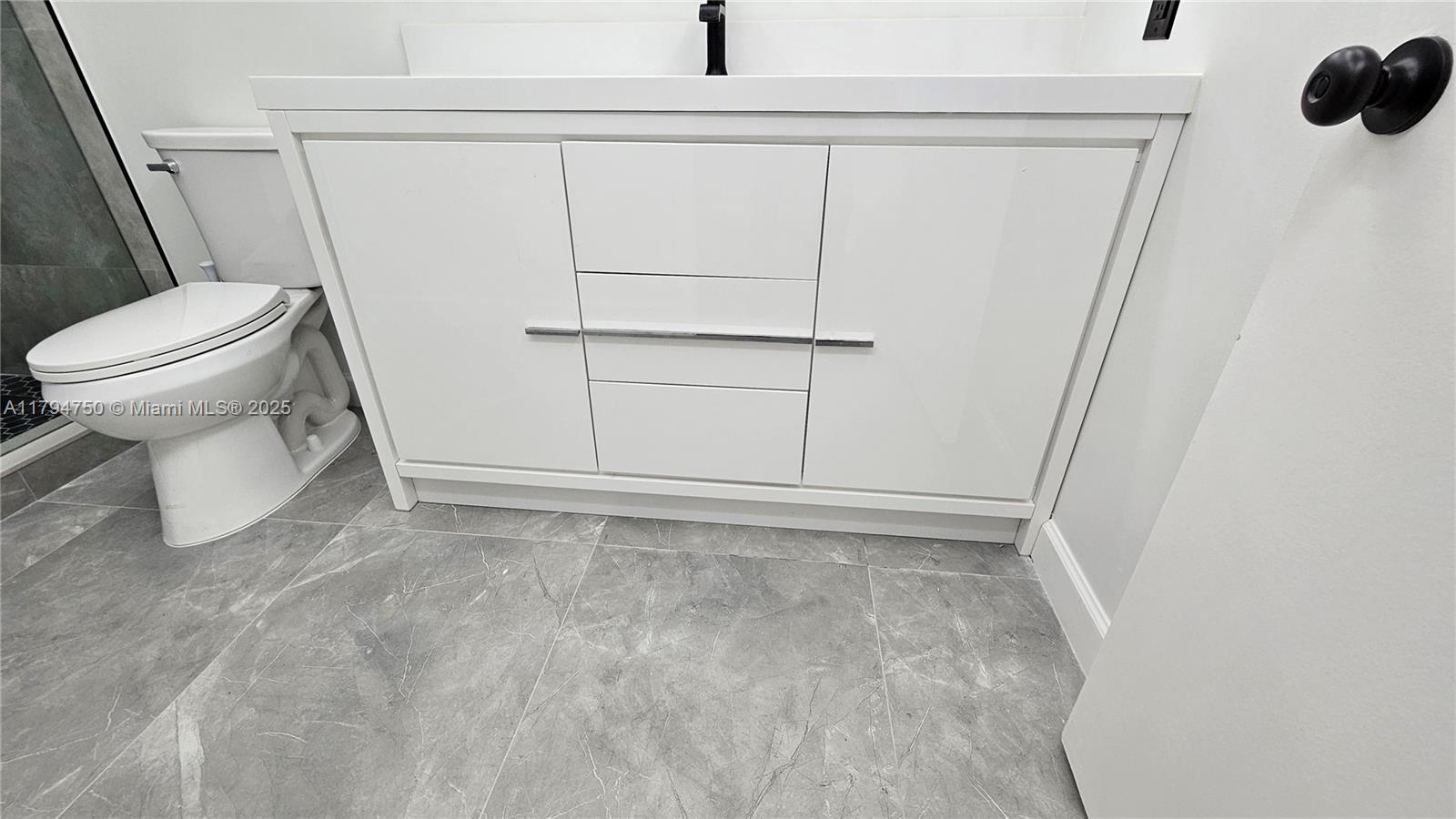 COUNTRY CLUB APTS AT - Residential