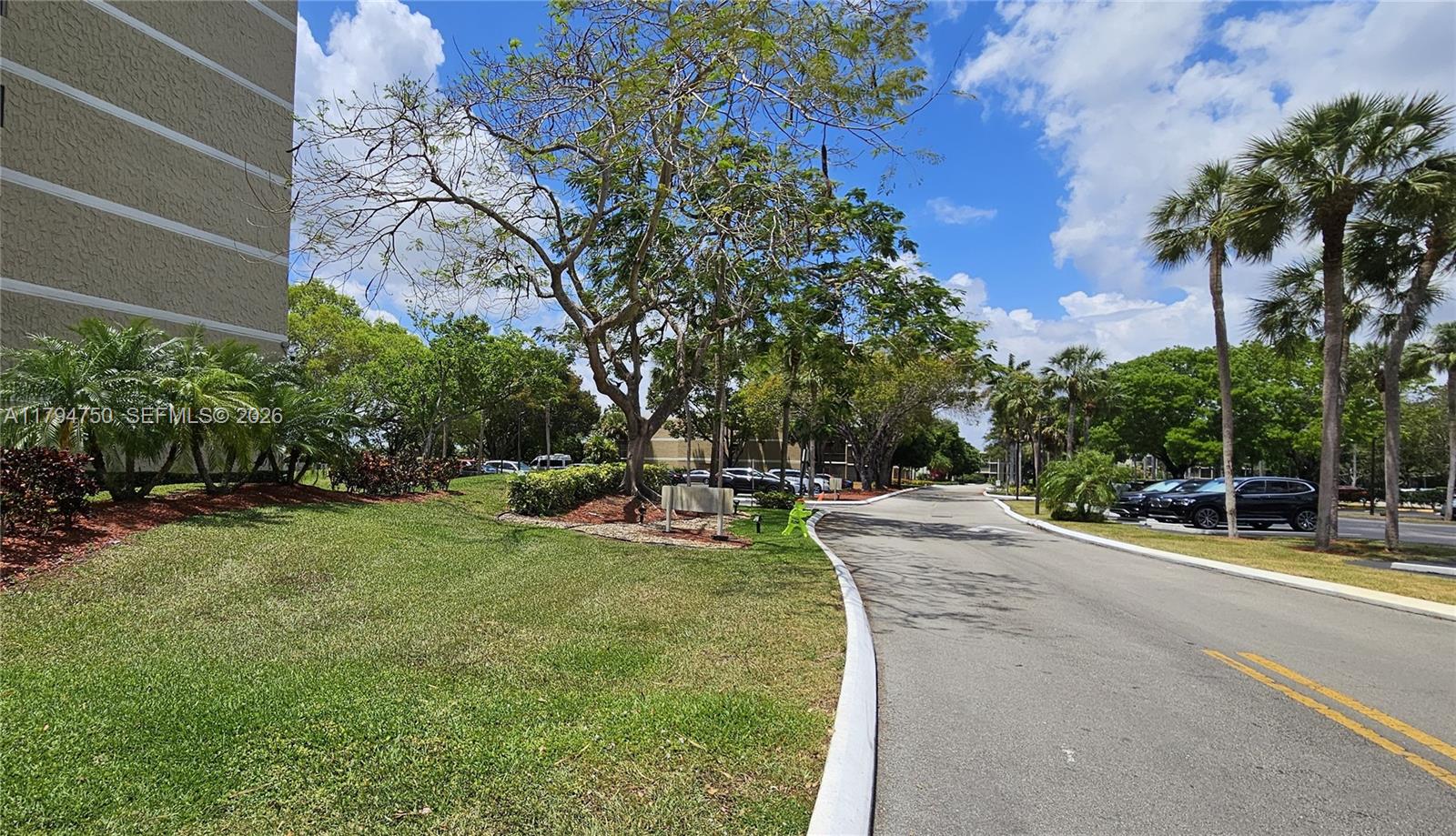 COUNTRY CLUB APTS AT - Residential