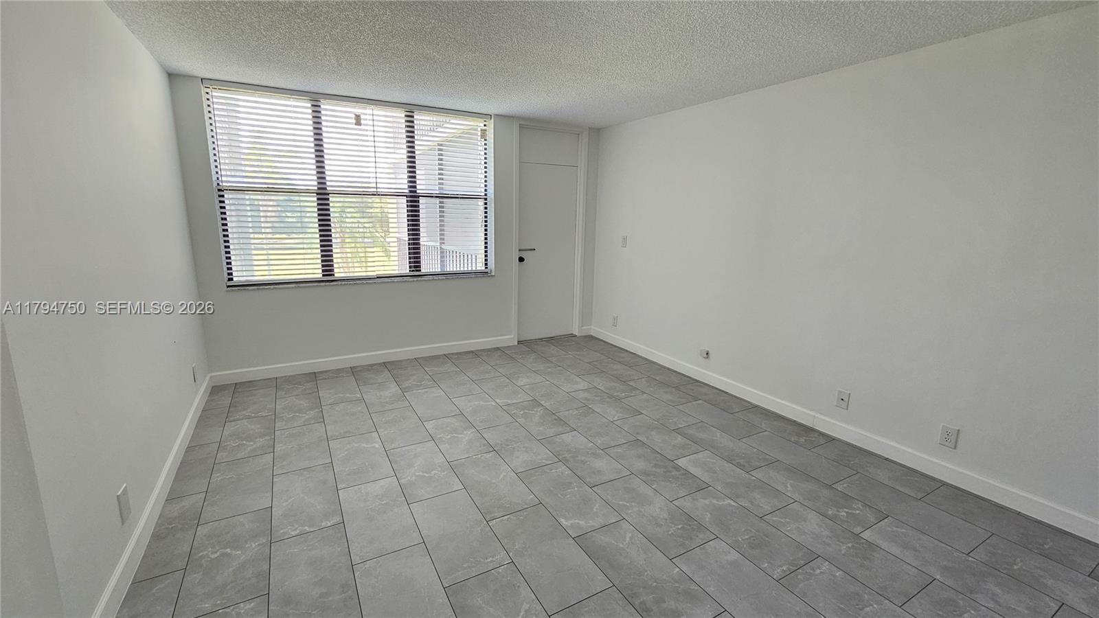 COUNTRY CLUB APTS AT - Residential