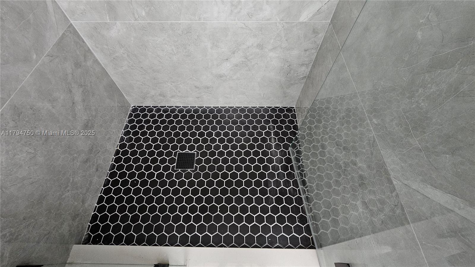 COUNTRY CLUB APTS AT - Residential