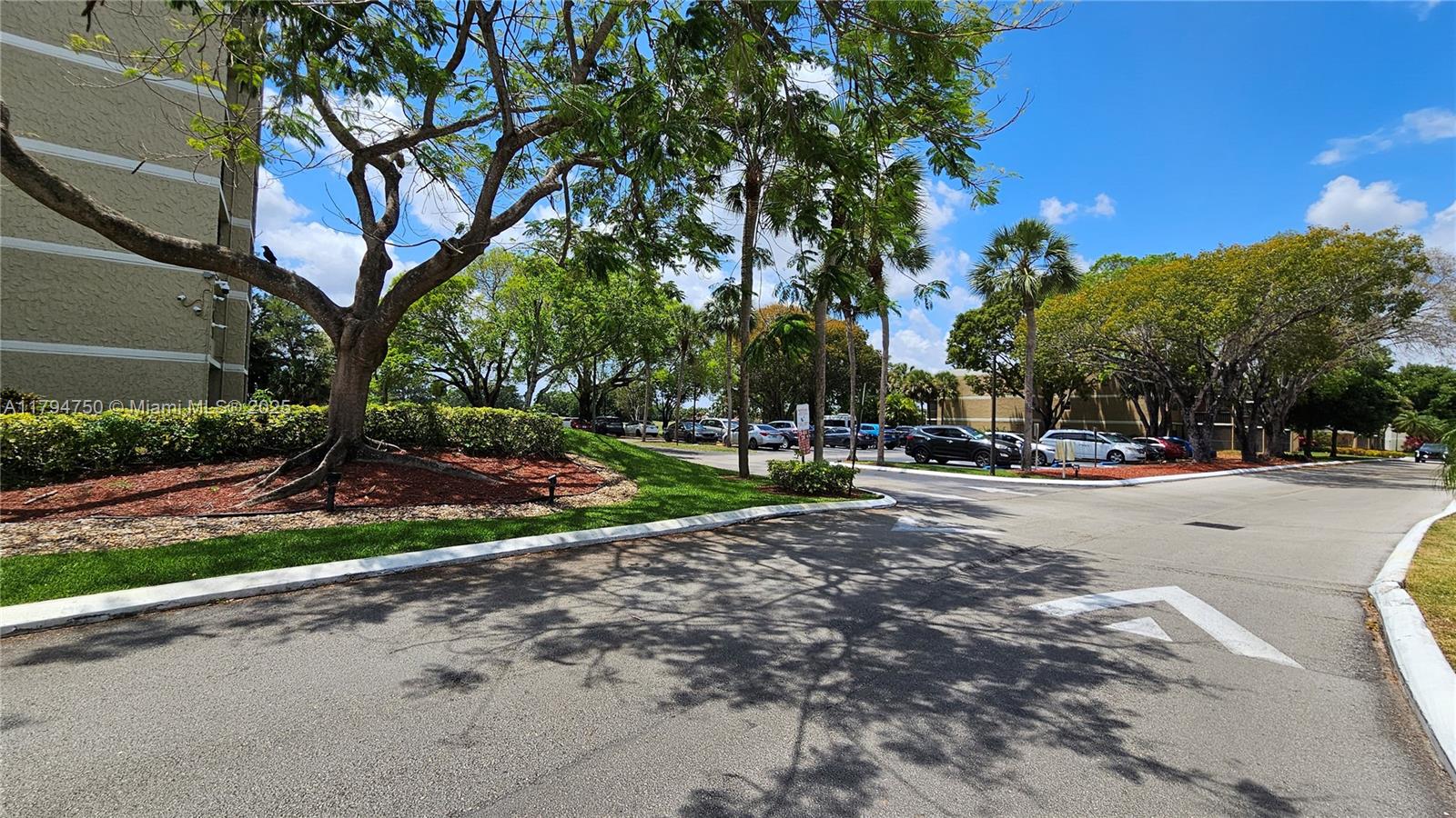 COUNTRY CLUB APTS AT - Residential