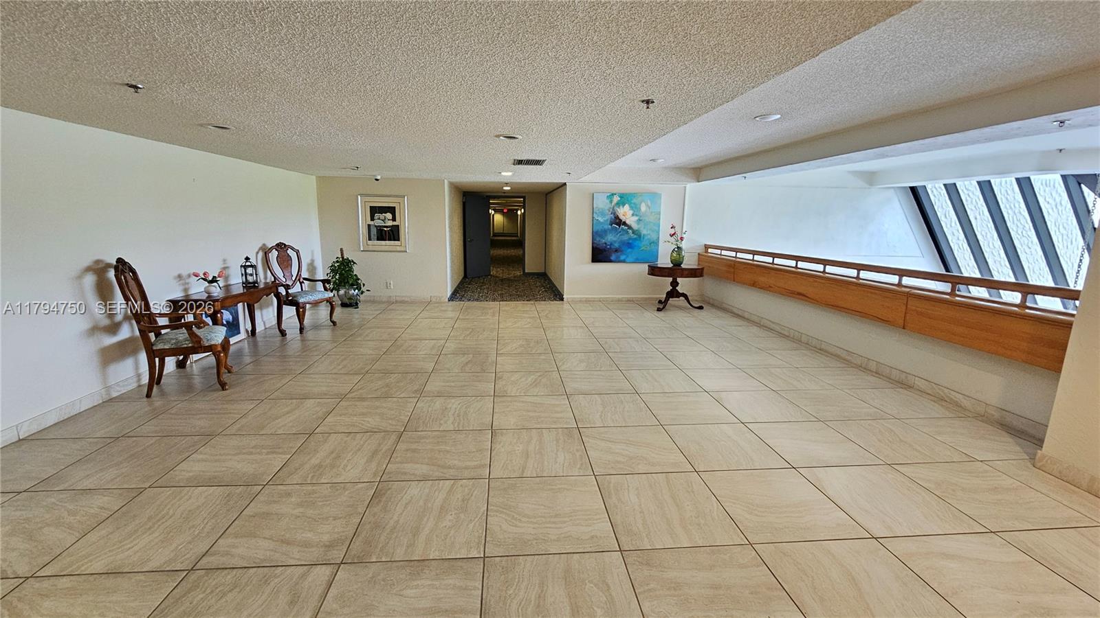 COUNTRY CLUB APTS AT - Residential