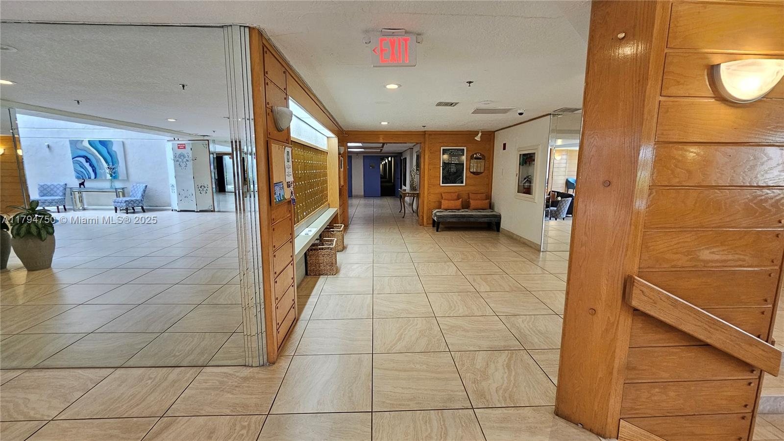 COUNTRY CLUB APTS AT - Residential