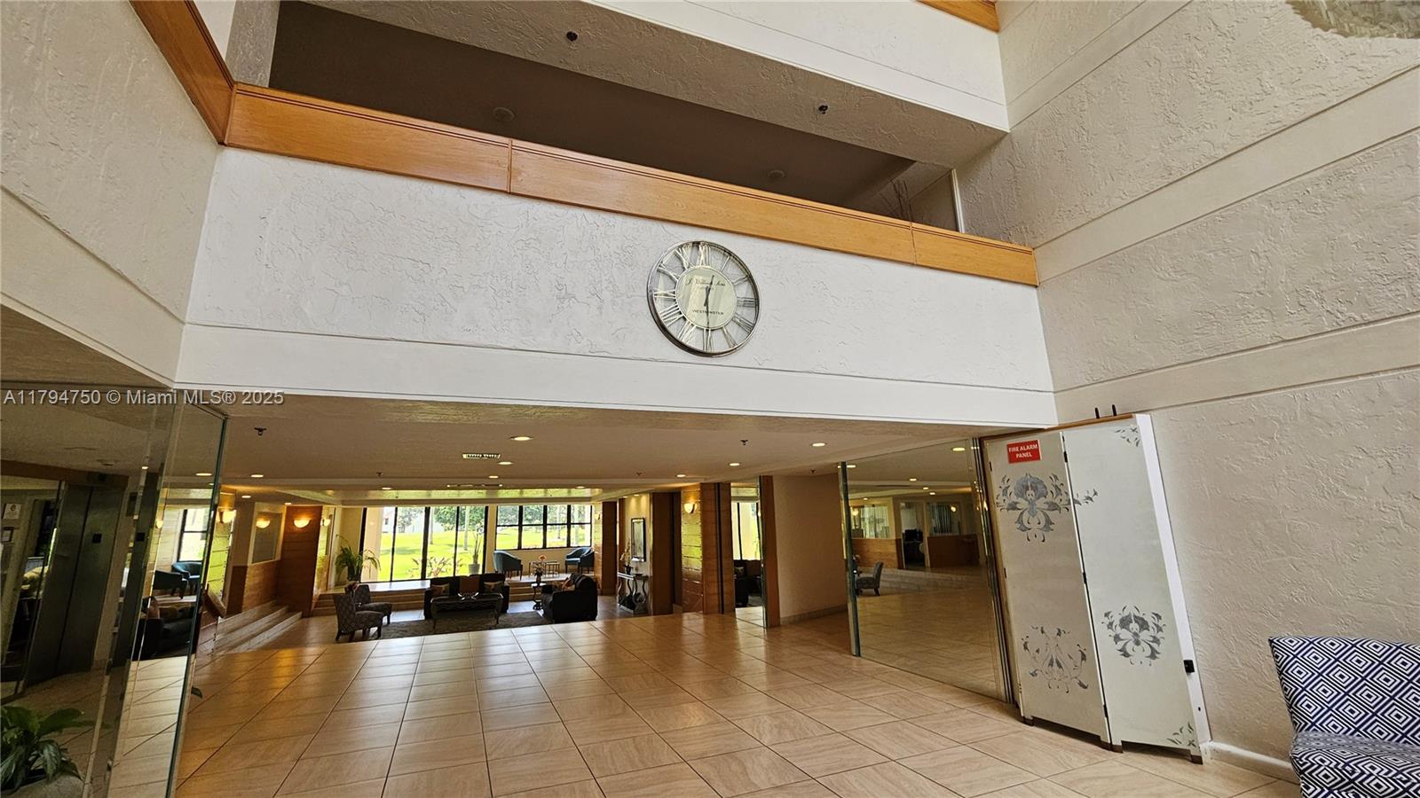 COUNTRY CLUB APTS AT - Residential