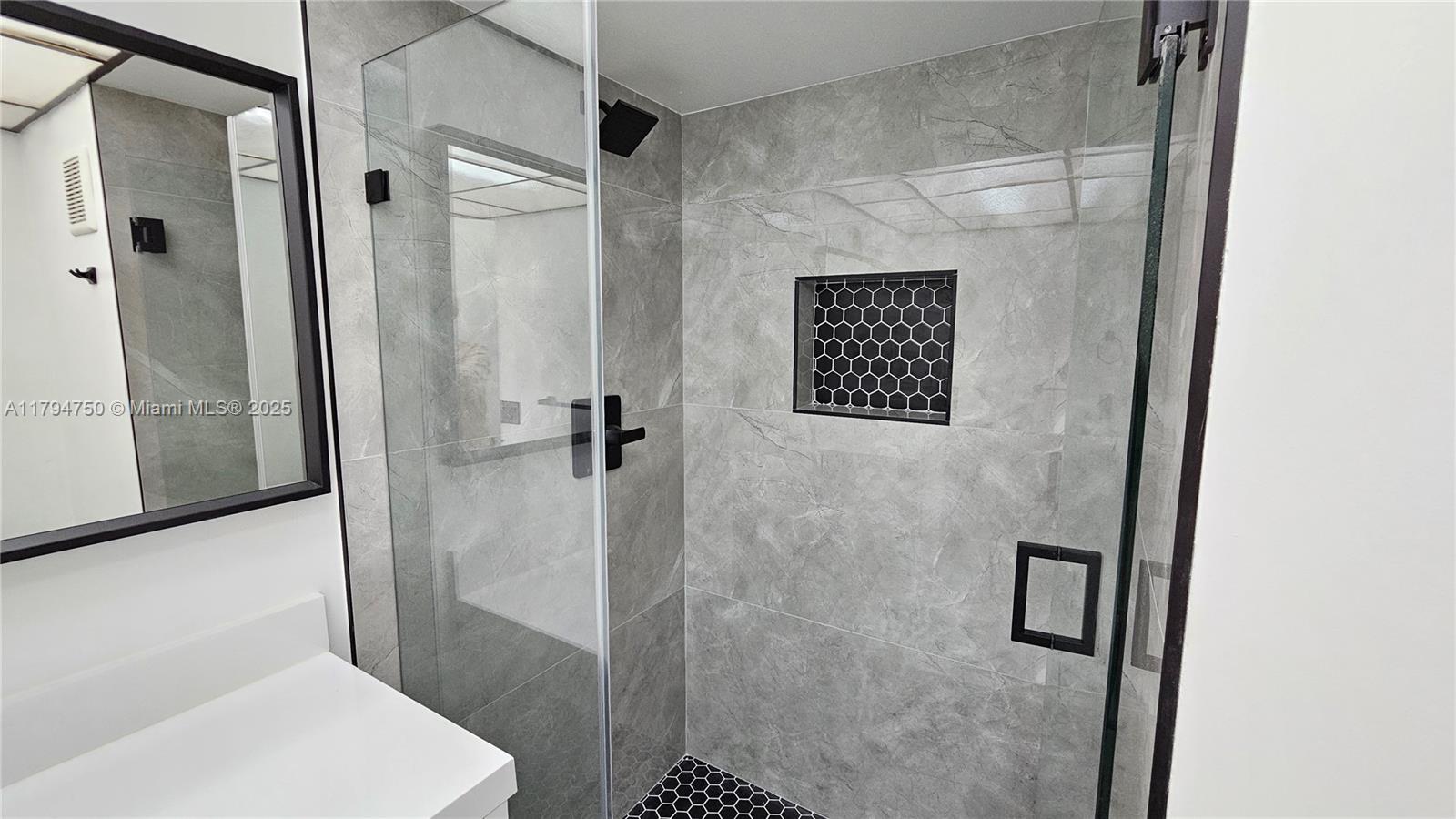 COUNTRY CLUB APTS AT - Residential