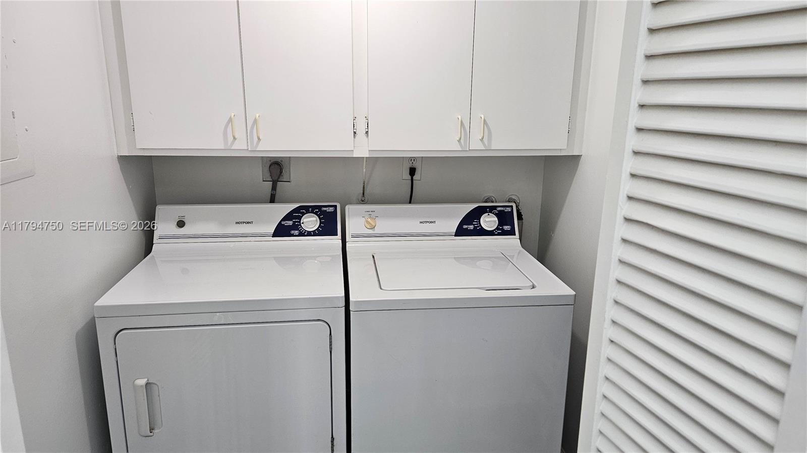 COUNTRY CLUB APTS AT - Residential