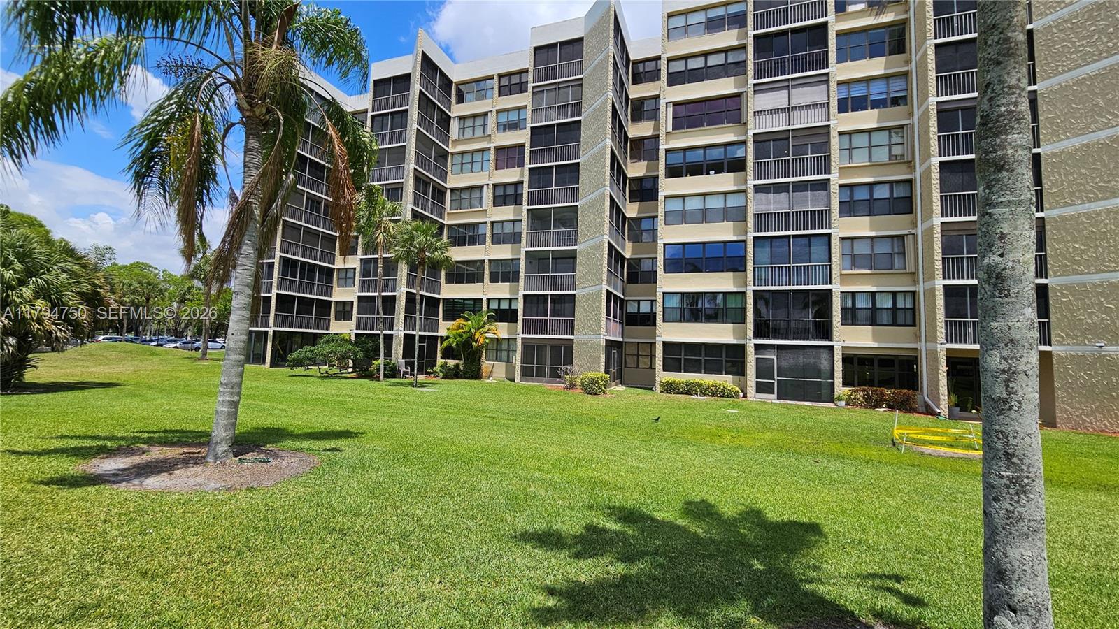 COUNTRY CLUB APTS AT - Residential