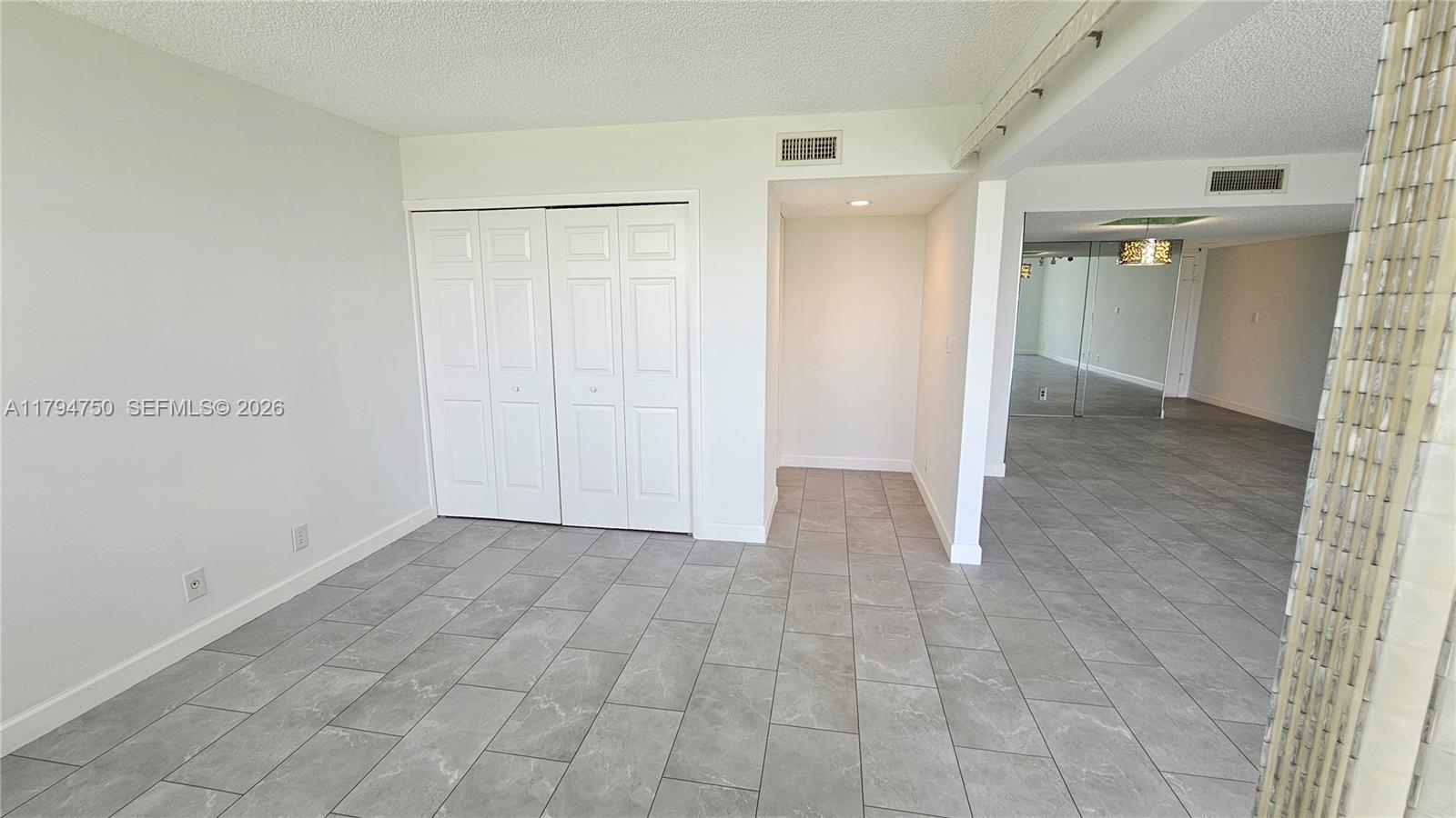 COUNTRY CLUB APTS AT - Residential