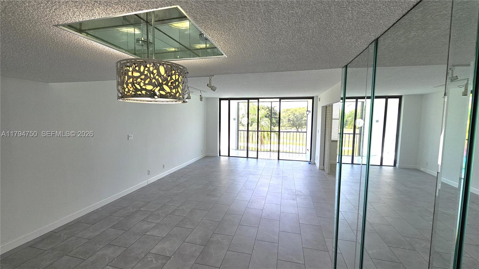 COUNTRY CLUB APTS AT - Residential