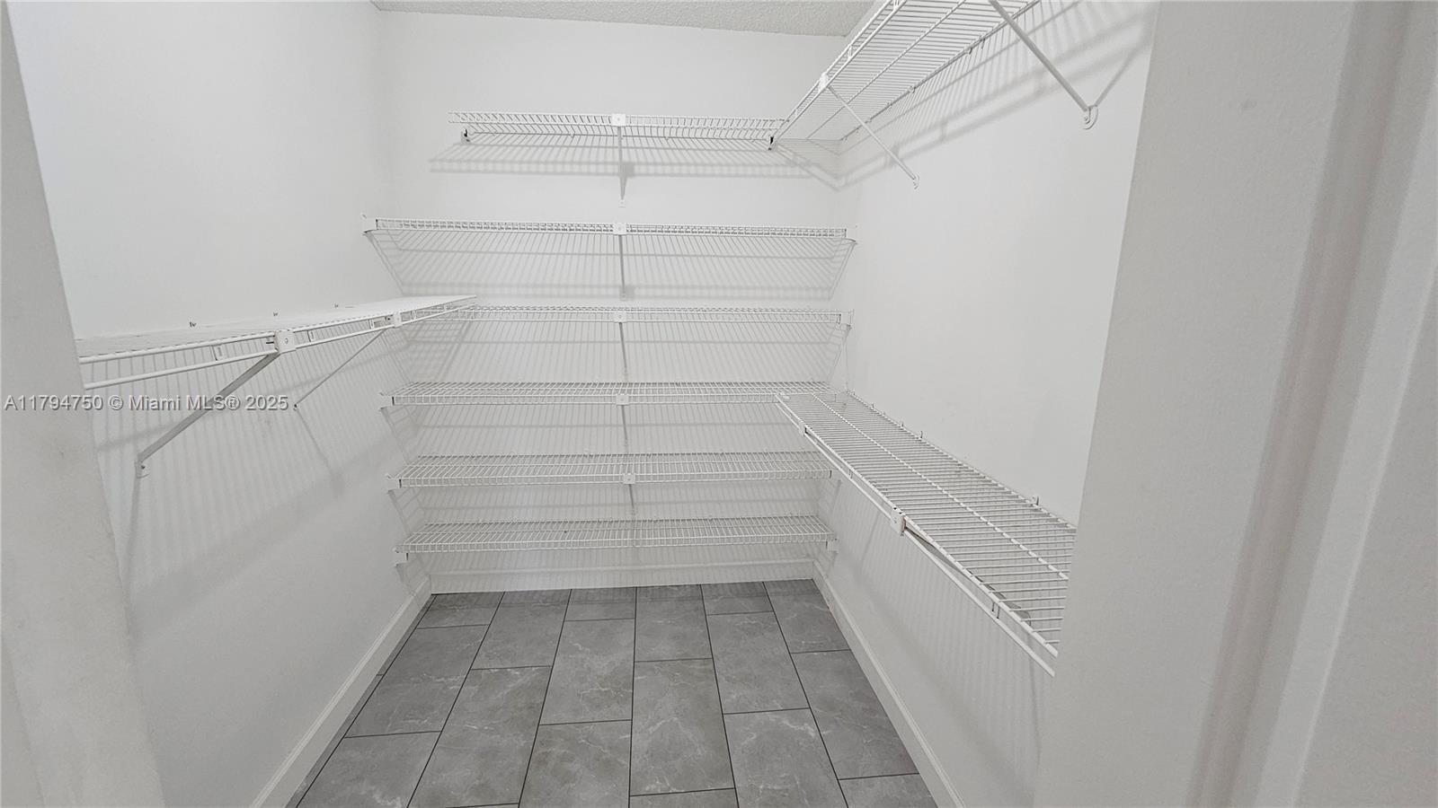 COUNTRY CLUB APTS AT - Residential