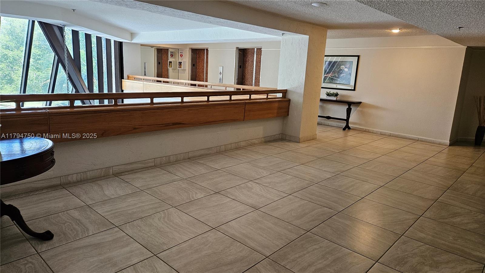 COUNTRY CLUB APTS AT - Residential